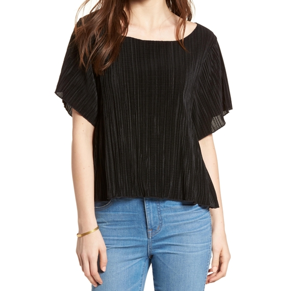 Madewell Texture and Thread Flowy Top in Black - Picture 2 of 6